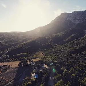 Le Relais De Saint De Puyloubier